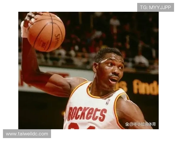 哈基姆奥拉朱旺的传奇生涯与他如何改变中锋位置的打法与篮球历史进程