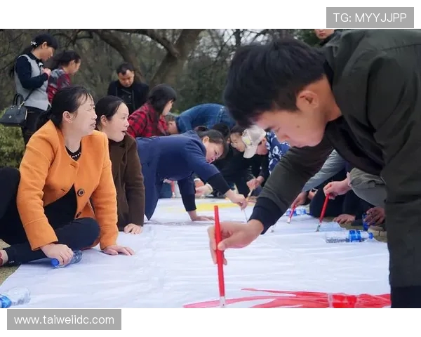 聚焦绿茵巨星生涯转折与荣耀时刻全景深度解析展望未来发展蓝图篇