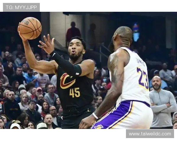 克利夫兰骑士新赛季全力冲击总冠军展现球队重建成果与未来希望