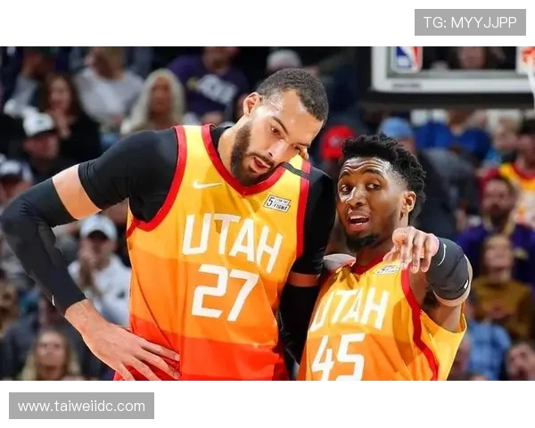 爵士迎战掘金巅峰对决双方核心碰撞掀起新赛季激情热潮 爵士迎战掘金巅峰对决双方核心碰撞掀起新赛季激情热潮