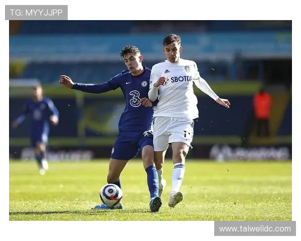 利兹联主场迎战曼城展现英超激烈对抗与精彩瞬间 利兹联主场迎战曼城展现英超激烈对抗与精彩瞬间